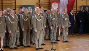 Uroczysty apel z okazji Narodowego Święta Niepodległości w komendzie Nadodrzańskiego Oddziału Straży Granicznej Uroczysty apel z okazji Narodowego Święta Niepodległości w komendzie Nadodrzańskiego Oddziału Straży Granicznej