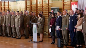 Uroczysty apel z okazji Narodowego Święta Niepodległości w komendzie Nadodrzańskiego Oddziału Straży Granicznej Uroczysty apel z okazji Narodowego Święta Niepodległości w komendzie Nadodrzańskiego Oddziału Straży Granicznej