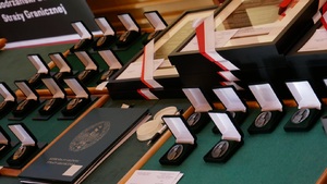 Uroczysty apel z okazji Narodowego Święta Niepodległości w komendzie Nadodrzańskiego Oddziału Straży Granicznej Uroczysty apel z okazji Narodowego Święta Niepodległości w komendzie Nadodrzańskiego Oddziału Straży Granicznej