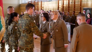 Uroczysty apel z okazji Narodowego Święta Niepodległości w komendzie Nadodrzańskiego Oddziału Straży Granicznej Uroczysty apel z okazji Narodowego Święta Niepodległości w komendzie Nadodrzańskiego Oddziału Straży Granicznej