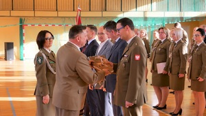 Uroczysty apel z okazji Narodowego Święta Niepodległości w komendzie Nadodrzańskiego Oddziału Straży Granicznej Uroczysty apel z okazji Narodowego Święta Niepodległości w komendzie Nadodrzańskiego Oddziału Straży Granicznej