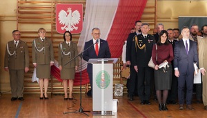 Uroczysty apel z okazji Narodowego Święta Niepodległości w komendzie Nadodrzańskiego Oddziału Straży Granicznej Uroczysty apel z okazji Narodowego Święta Niepodległości w komendzie Nadodrzańskiego Oddziału Straży Granicznej