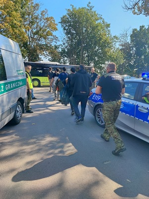 Cudzoziemcy zatrzymani we wrzesniu ubiegłego roku przez funkcjonariuszy Straży Granicznej Cudzoziemcy zatrzymani we wrzesniu ubiegłego roku przez funkcjonariuszy Straży Granicznej
