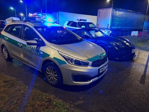 Samochód odzyskany przez funkcjonariuszy SG Samochód odzyskany przez funkcjonariuszy SG