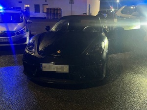 Samochód odzyskany przez funkcjonariuszy SG Samochód odzyskany przez funkcjonariuszy SG