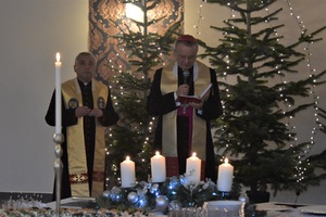 Modlitwa na spotkaniu opłatkowym lubuskich służb mundurowych w siedzibie gorzowskiej policji Modlitwa na spotkaniu opłatkowym lubuskich służb mundurowych w siedzibie gorzowskiej policji