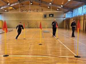 Kandydaci podczas testu sprawności fizycznej Kandydaci podczas testu sprawności fizycznej