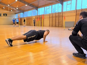 Kandydaci do SG podczas testu sprawności fizycznej Kandydaci do SG podczas testu sprawności fizycznej