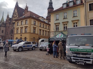 Funkcjonariusze Straży Granicznej we Wrocławiu podczas 33. Finału WOŚP Funkcjonariusze Straży Granicznej we Wrocławiu podczas 33. Finału WOŚP