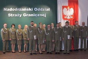 Uroczystość mianowania chorążych i podoficerów w Nadodrzańskim Oddziale Straży Granicznej - kadra kierownicza oddziału z funkcjonariuszami mianowanymi na stopień młodszego chorążego Straży Granicznej Uroczystość mianowania chorążych i podoficerów w Nadodrzańskim Oddziale Straży Granicznej - kadra kierownicza oddziału z funkcjonariuszami mianowanymi na stopień młodszego chorążego Straży Granicznej