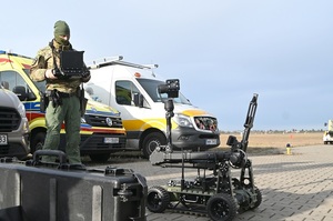 Wspólne ćwiczenia służb na płycie lotniska poznańskiej Ławicy Wspólne ćwiczenia służb na płycie lotniska poznańskiej Ławicy