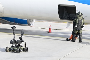 Wspólne ćwiczenia służb na płycie lotniska poznańskiej Ławicy Wspólne ćwiczenia służb na płycie lotniska poznańskiej Ławicy