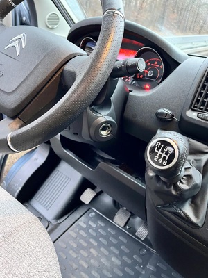 Uszkodzona stacyjka skradzionego kampera Uszkodzona stacyjka skradzionego kampera