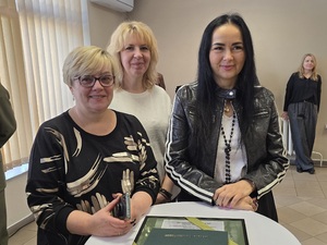 Pracownicy cywilni Nadodrzańskiego Oddziału Straży Granicznej podczas uroczystości w Dniu Służby Cywilnej Pracownicy cywilni Nadodrzańskiego Oddziału Straży Granicznej podczas uroczystości w Dniu Służby Cywilnej