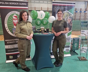 Targi pracy w hali Zespołu Szkół Licealnych i Technicznych w Gubinie - stoisko Straży Granicznej Targi pracy w hali Zespołu Szkół Licealnych i Technicznych w Gubinie - stoisko Straży Granicznej
