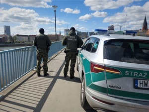 Działania kontrolne Straży Granicznej i policji wzdłuż polsko-niemieckiej granicy - most graniczny w Słubicach Działania kontrolne Straży Granicznej i policji wzdłuż polsko-niemieckiej granicy - most graniczny w Słubicach