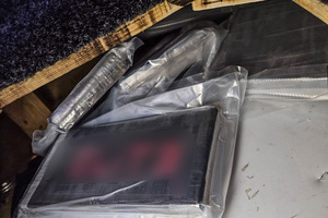 Kokaina ukryta w specjalnych skrytkach w samochodzie ciężarowym Kokaina ukryta w specjalnych skrytkach w samochodzie ciężarowym