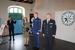 W gronie wyróżnionych znalazła się płk SG Monika Musielak, która została uhonorowana medalem za zaangażowanie we współpracę międzynarodową oraz wzmacnianie relacji między polskimi a czeskimi służbami W gronie wyróżnionych znalazła się płk SG Monika Musielak, która została uhonorowana medalem za zaangażowanie we współpracę międzynarodową oraz wzmacnianie relacji między polskimi a czeskimi służbami