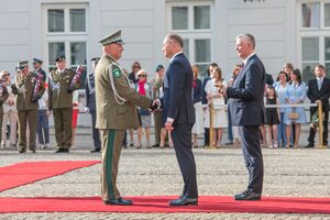 Wręczenie awansu generalskiego płk. SG Dariuszowi Lutyńskiemu Komendantowi Nadwiślańskiego Oddziału Straży Granicznej Wręczenie awansu generalskiego płk. SG Dariuszowi Lutyńskiemu Komendantowi Nadwiślańskiego Oddziału Straży Granicznej