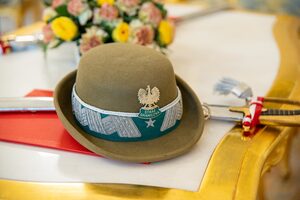 Kapelusz i szabla generała broni Straży Granicznej Kapelusz i szabla generała broni Straży Granicznej