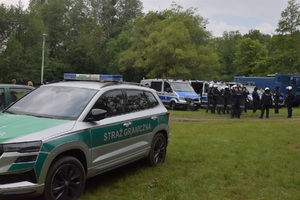 Wrocławskie ćwiczenia funkcjonariuszy i żołnierzy Kryzys 25 w ośrodku jeździeckim Akademii Wojsk Lądowych Wrocławskie ćwiczenia funkcjonariuszy i żołnierzy Kryzys 25 w ośrodku jeździeckim Akademii Wojsk Lądowych