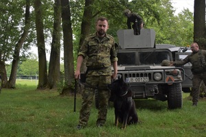 Wrocławskie ćwiczenia funkcjonariuszy i żołnierzy Kryzys 25 w ośrodku jeździeckim Akademii Wojsk Lądowych Wrocławskie ćwiczenia funkcjonariuszy i żołnierzy Kryzys 25 w ośrodku jeździeckim Akademii Wojsk Lądowych