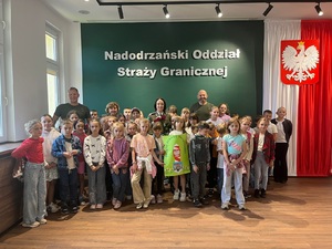 Uczniowie z Dychowa w Nadodrzańskim Oddziale Straży Granicznej Uczniowie z Dychowa w Nadodrzańskim Oddziale Straży Granicznej
