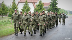 Symboliczny marsz kadry kierowniczej Nadodrzańskiego Oddziału Straży Granicznej śladami dawnej polsko-niemieckiej granicy Symboliczny marsz kadry kierowniczej Nadodrzańskiego Oddziału Straży Granicznej śladami dawnej polsko-niemieckiej granicy
