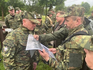 Symboliczny marsz kadry kierowniczej Nadodrzańskiego Oddziału Straży Granicznej śladami dawnej polsko-niemieckiej granicy Symboliczny marsz kadry kierowniczej Nadodrzańskiego Oddziału Straży Granicznej śladami dawnej polsko-niemieckiej granicy