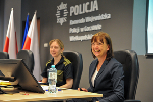 Przedstawiciele pionu cudzoziemskiego Nadodrzańskiego Oddziału Straży Granicznej prowadzą szkolenie dla policjantów z całego województwa lubuskiego Przedstawiciele pionu cudzoziemskiego Nadodrzańskiego Oddziału Straży Granicznej prowadzą szkolenie dla policjantów z całego województwa lubuskiego