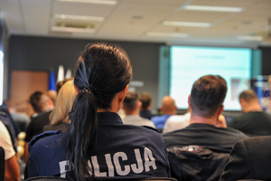 Przedstawiciele pionu cudzoziemskiego Nadodrzańskiego Oddziału Straży Granicznej prowadzą szkolenie dla policjantów z całego województwa lubuskiego Przedstawiciele pionu cudzoziemskiego Nadodrzańskiego Oddziału Straży Granicznej prowadzą szkolenie dla policjantów z całego województwa lubuskiego