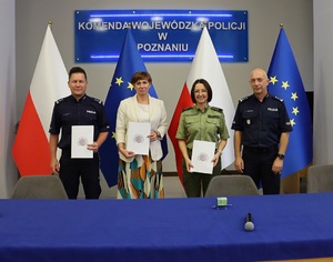 Podpisanie porozumień z wielkopolskimi szkołami w sprawie szkolenia młodzieży w Oddziałach o Profilu Mundurowym Podpisanie porozumień z wielkopolskimi szkołami w sprawie szkolenia młodzieży w Oddziałach o Profilu Mundurowym