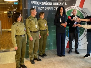 Nowe samochody dla wrocławskich funkcjonariuszy Straży Granicznej Nowe samochody dla wrocławskich funkcjonariuszy Straży Granicznej