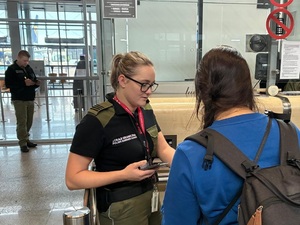 Odprawa paszportowa nowym, europejskim system Entry/Exit (EES) na lotnisku Poznań-Ławica Odprawa paszportowa nowym, europejskim system Entry/Exit (EES) na lotnisku Poznań-Ławica