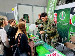 Promocja służby w Straży Granicznej podczas dni otwartych, targów lub innych wydarzeń organizowanych dla uczniów i studentów Promocja służby w Straży Granicznej podczas dni otwartych, targów lub innych wydarzeń organizowanych dla uczniów i studentów