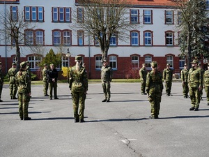 Nowi funkcjonariusze Nadodrzańskiego Oddziału Straży Granicznej na szkoleniu podstawowym w Krośnie Odrzańskim Nowi funkcjonariusze Nadodrzańskiego Oddziału Straży Granicznej na szkoleniu podstawowym w Krośnie Odrzańskim